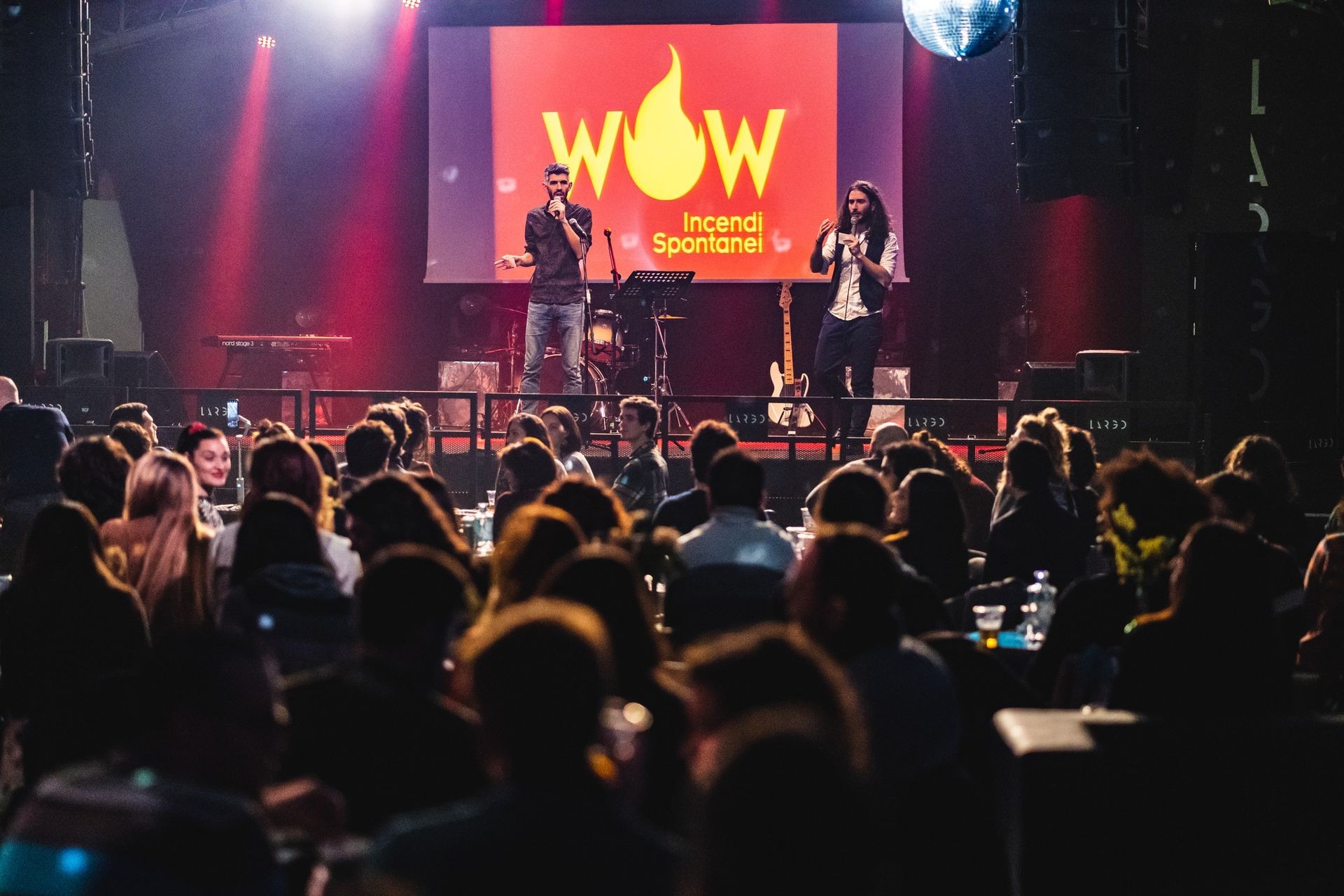 I due Campioni del Mondo Giuliano Logos e Lorenzo Maragoni conducono un Poetry Slam a Roma, 2022, per WOW - Incendi Spontanei
